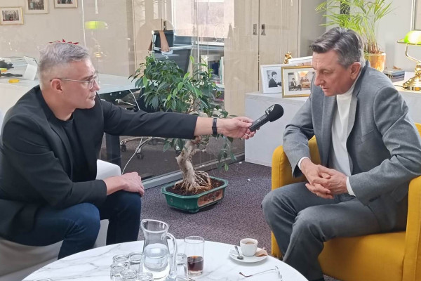 Borut Pahor za Radio Ognjišče: Pot konflikta vodi v razkol, pot sodelovanja vodi v enotnost!